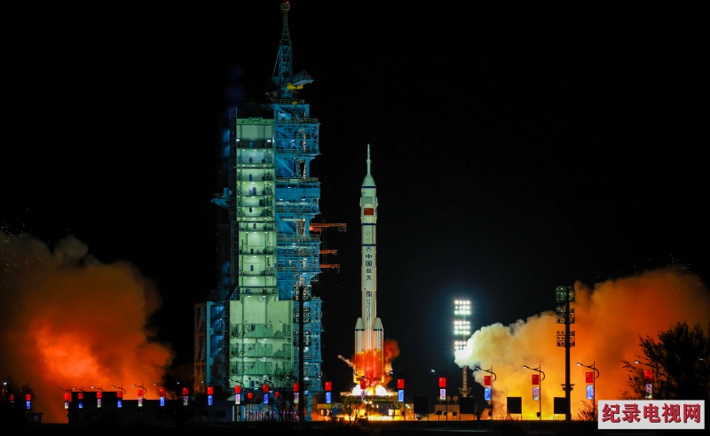 捕捉发射精彩瞬间 神舟二十一号载人飞船发射