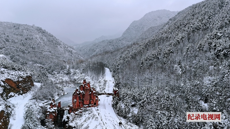 陇南市礼县翠峰观景区银装素裹美如画