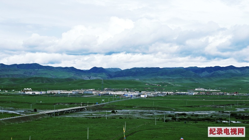 夏河丰富的旅游资源 吸引着无数游客慕名而来