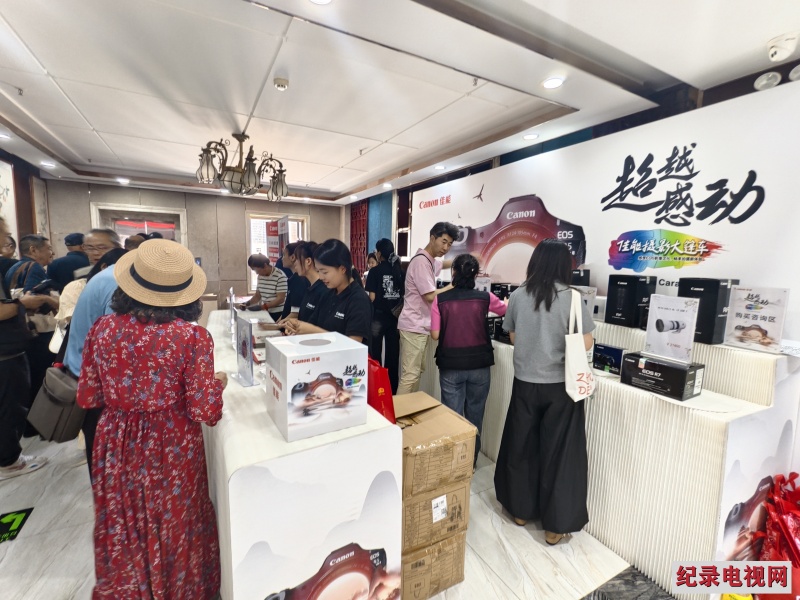名师点拨 实战体验 2025佳能摄影大篷车产品宣讲活动举办