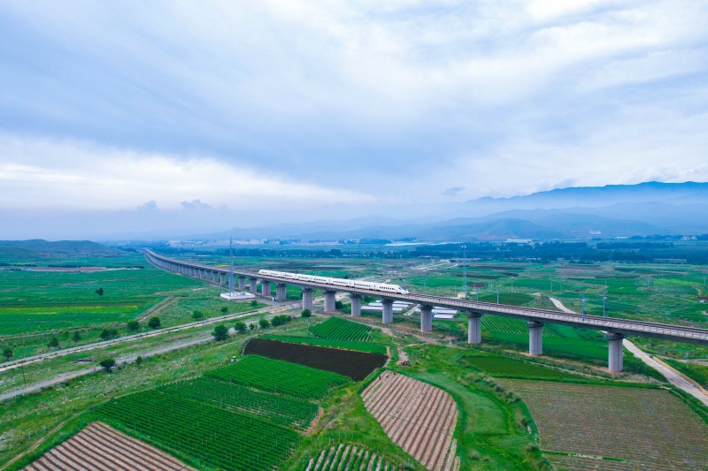 国庆中秋双节临近 兰州铁路局运力服务双提升 预计发送400万人次