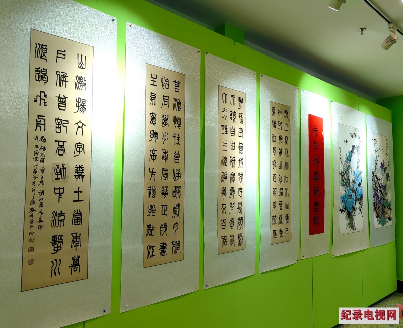 “黄河之滨会更美”艺术节金徽书画之友作品展开展