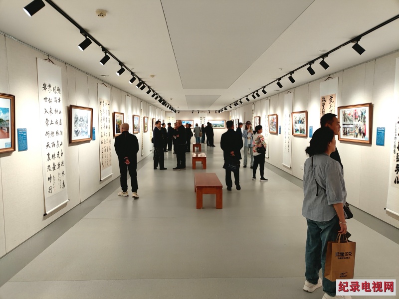 “礼赞新时代 百联颂兰州”楹联书法摄影展开展