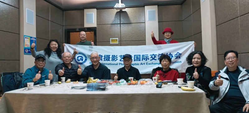 光影润心 镜叙芳华“ 看电影学摄影”艺术交流活动温馨举办