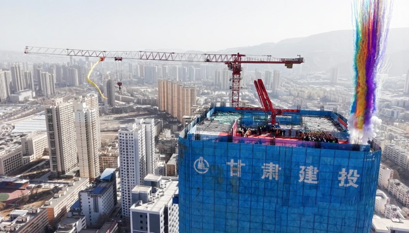 探索高端人居与社区服务的融合新范式 兰州核心区超高层建筑金鳞雲府项目主体结构顺利封顶