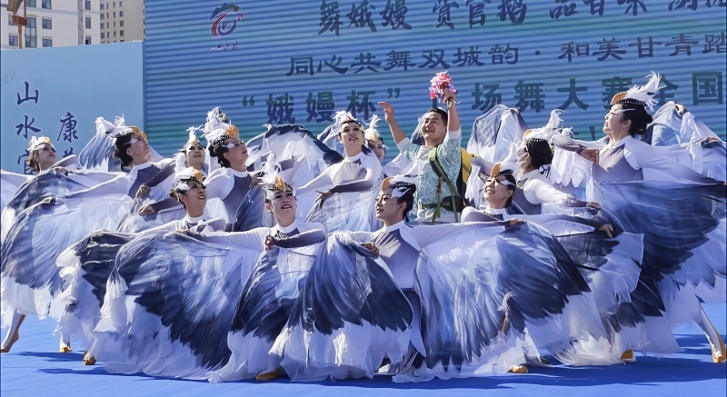舞娥嫚 赏官鹅 游陇南 “娥嫚杯”全国广场舞大赛巡回赛西宁站圆满落幕