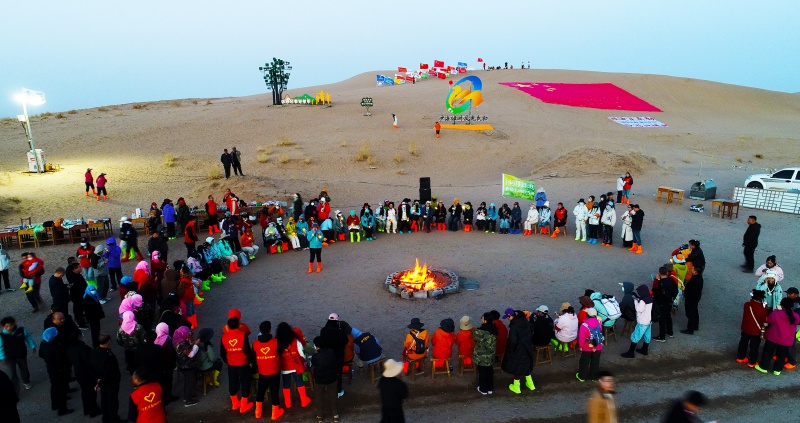 书写绿色春天 全国的志愿者在民勤播种希望