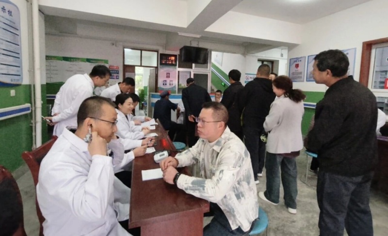 健康服务暖民心 礼县医共体总院专家团队走进白河镇开展义诊帮扶活动