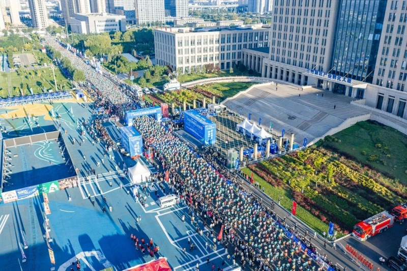 畅跑未来 2026兰州新区马拉松鸣枪开赛