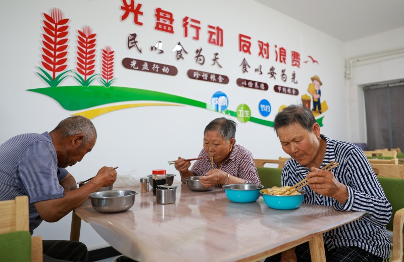 加快发展养老事业 “孝老饭庄”吃出“幸福”味道