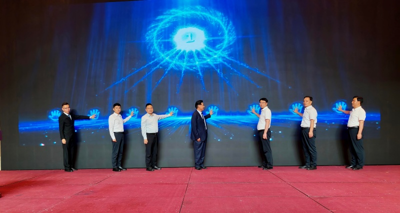 智汇产教研 共创新生态 ​兰州科技职业学院人工智能学院成立暨宏映App全新发布