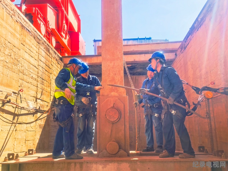 分解5号机_检修闸门拉杆_副本2.jpg 分解5号机_检修闸门拉杆_副本2.jpg